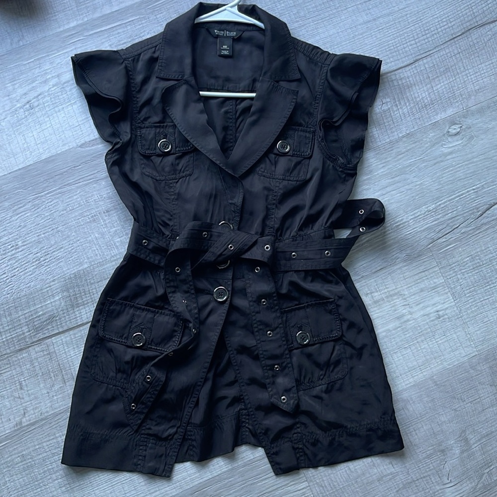 White House/Black Market top, size 00.